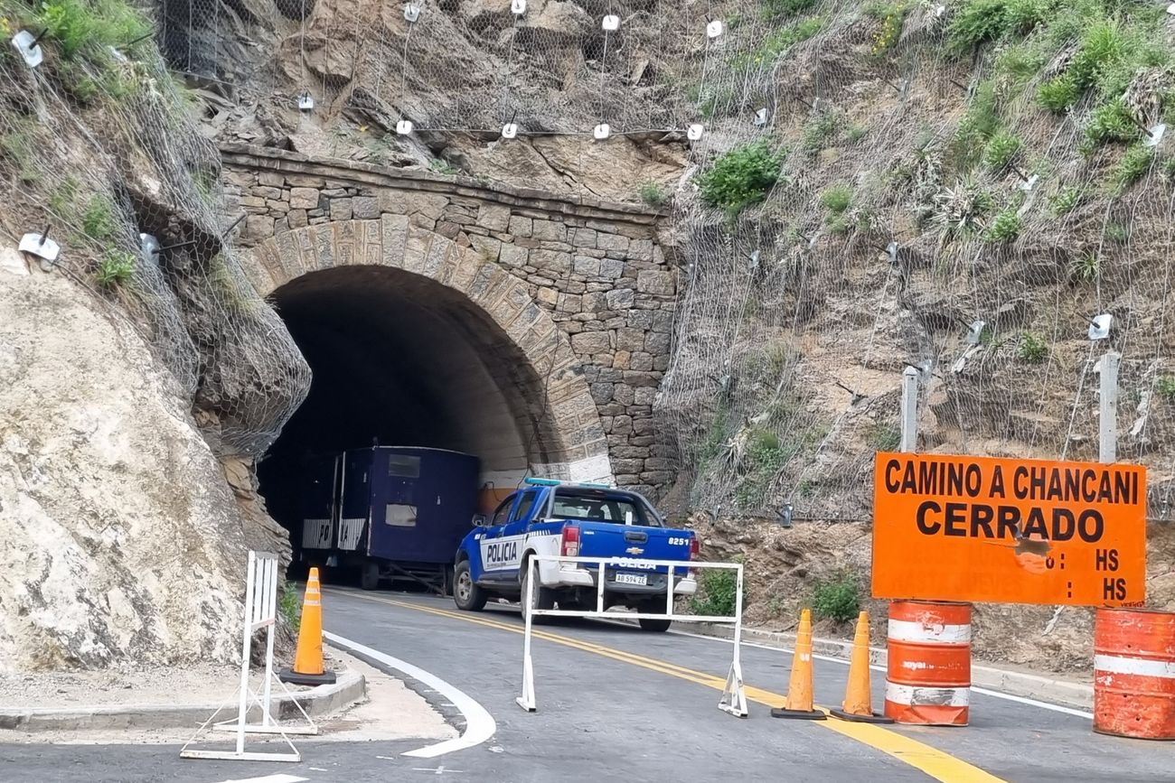 La ruta de los túneles de Poicho tiene cinco túneles. Hasta el tercero está ahora habilitado para todo trafico, incluido el del turismo.  