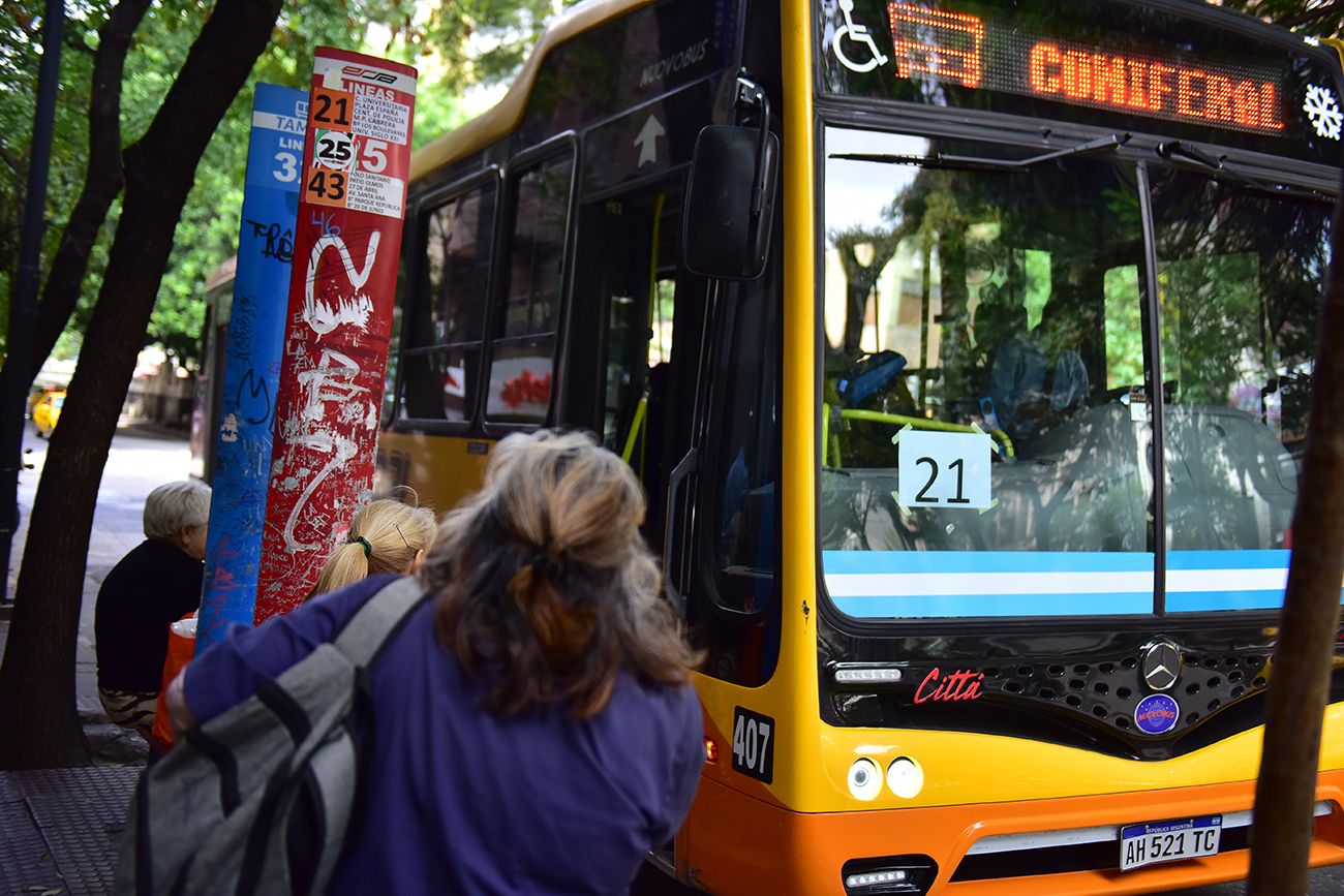 Transporte urbano. Coniferal ya opera las líneas 21 y 25 en la ciudad de Córdoba.