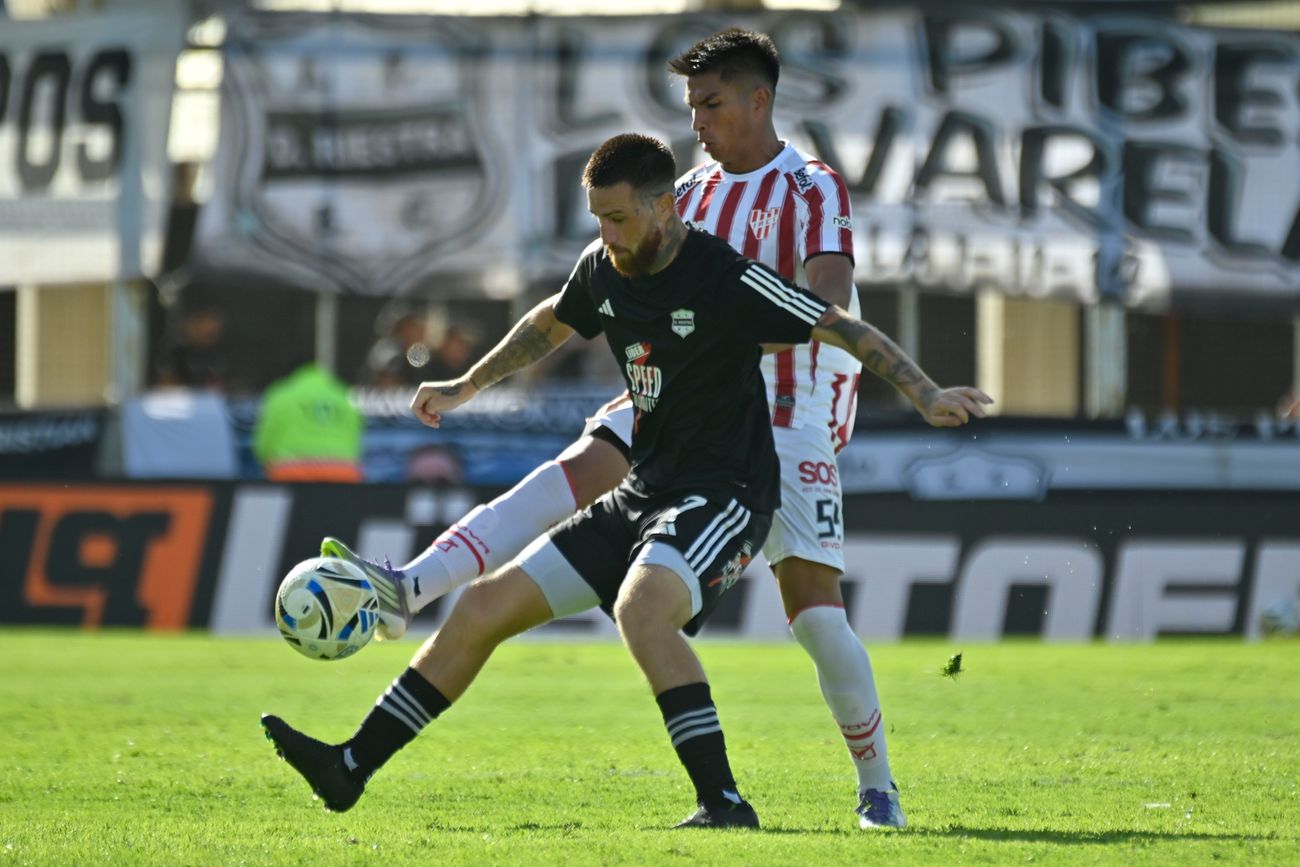 Instituto en su partido ante Riestra.