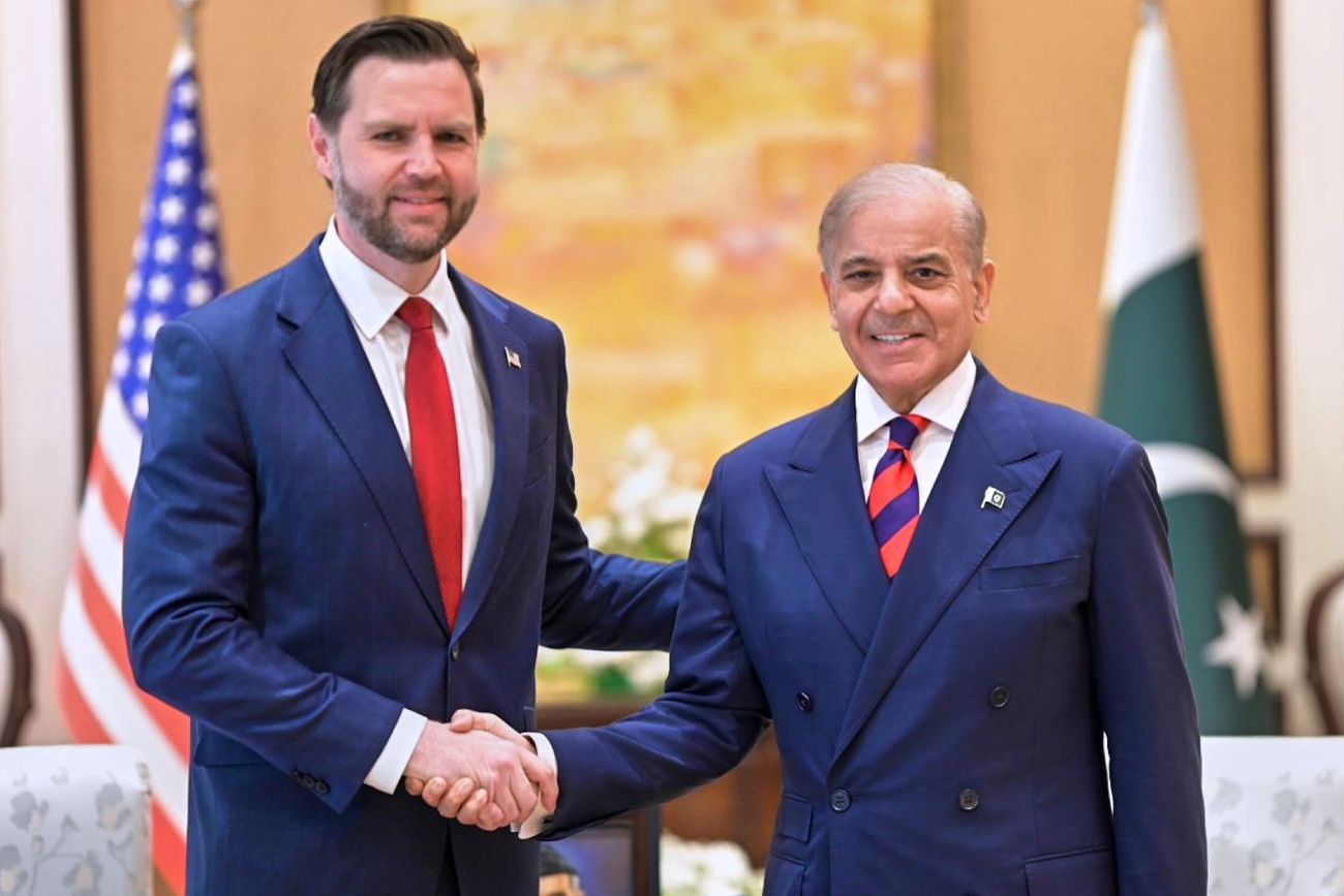  JD Vance y Shehbaz Sharif (AP).