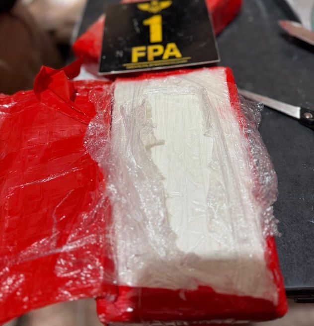 Morteros: secuestraron más de 2 kilos de cocaína ocultos en una butaca de bebé y hay tres personas detenidas. (Fuerza Policial Antinarcotrafico)