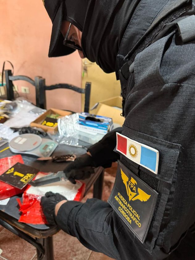 Morteros: secuestraron más de 2 kilos de cocaína ocultos en una butaca de bebé y hay tres personas detenidas. (Fuerza Policial Antinarcotrafico)