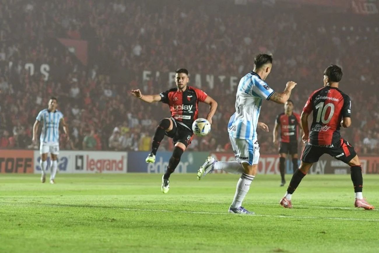 Racing visitó a Colón por la fecha 9 de la Primera Nacional 2026.