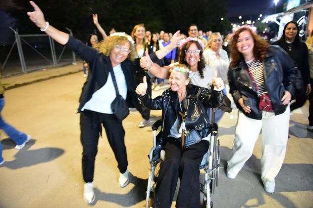 Fans de Ricky Martin a punto de ingresar al show en Córdoba.