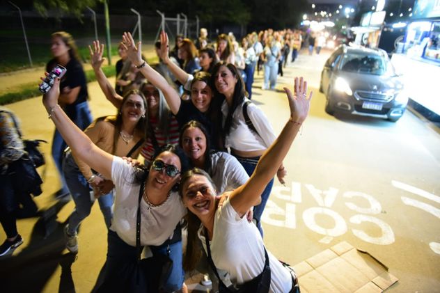 Fans de Ricky Martin por ingresar al Show en Córdoba.
