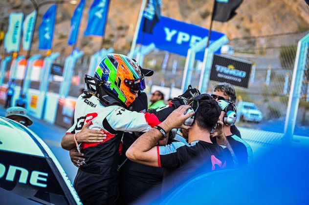 Matías Rossi se quedó con la victoria del TC2000 en el autódromo El Zonda de San Juan.