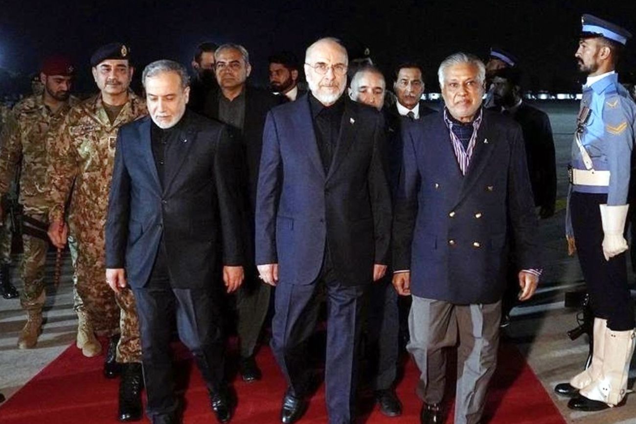 La delegación iraní de alto nivel encabezada por el presidente del Parlamento, Mohammad Baqer Qalibaf, llega para entablar conversaciones con Estados Unidos, en Islamabad, Pakistán, en las primeras horas del 11 de abril de 2026. 