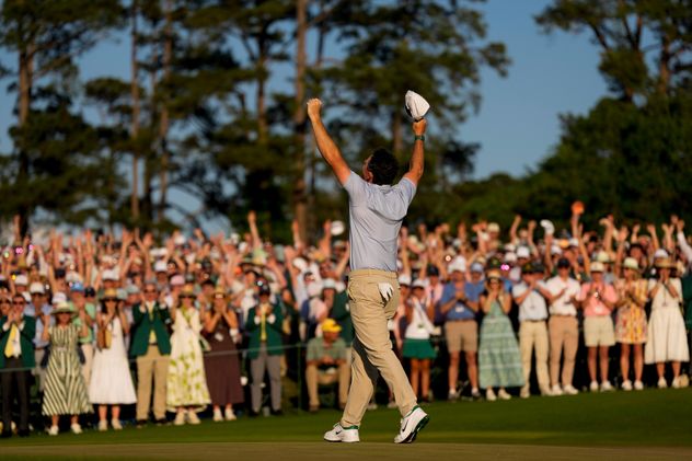 Rory McIlroy conquistó por segundo año seguido el Masters de Augusta. (AP)