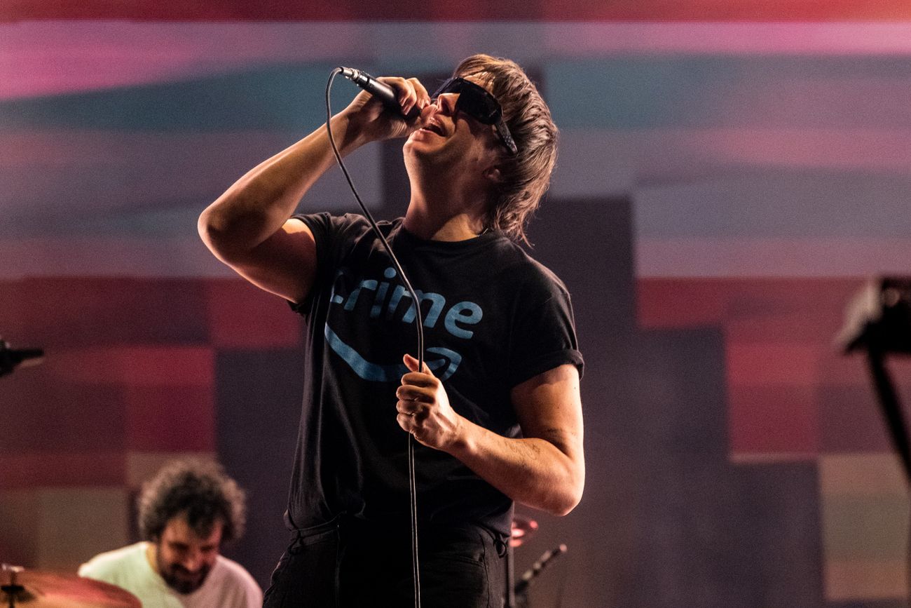 Julian Casablancas, cantante de The Strokes, durante el reciente show de la banda en Coachella. (AP)