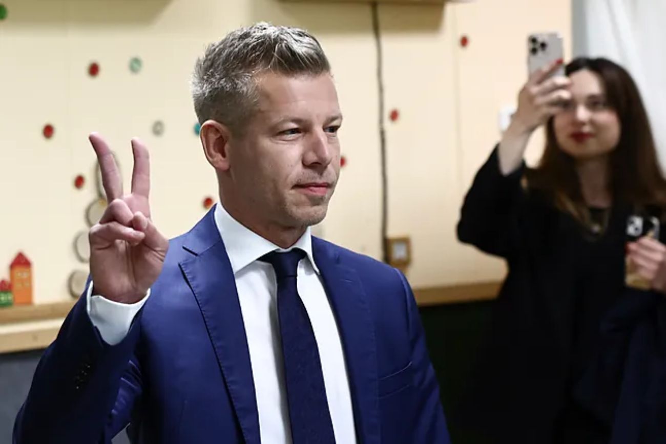 Péter Magyar, se impuso en las elecciones húnrgaras y desalojó a Orbán del poder. 