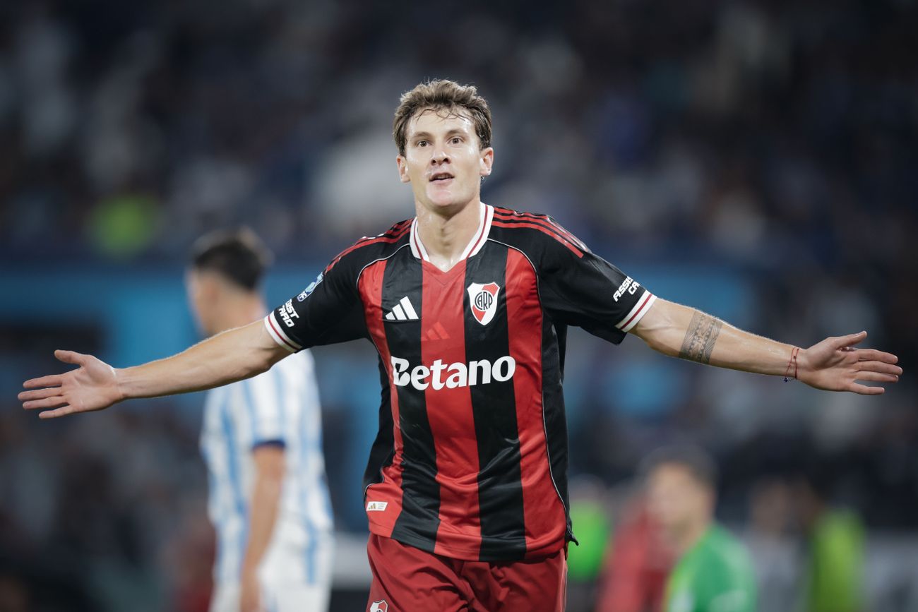 Facundo Colidio festejando el 1-0 de River ante Racing en Avellaneda. 
