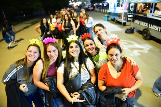 Fans de Ricky Martin a punto de ingresar al show en Córdoba.
