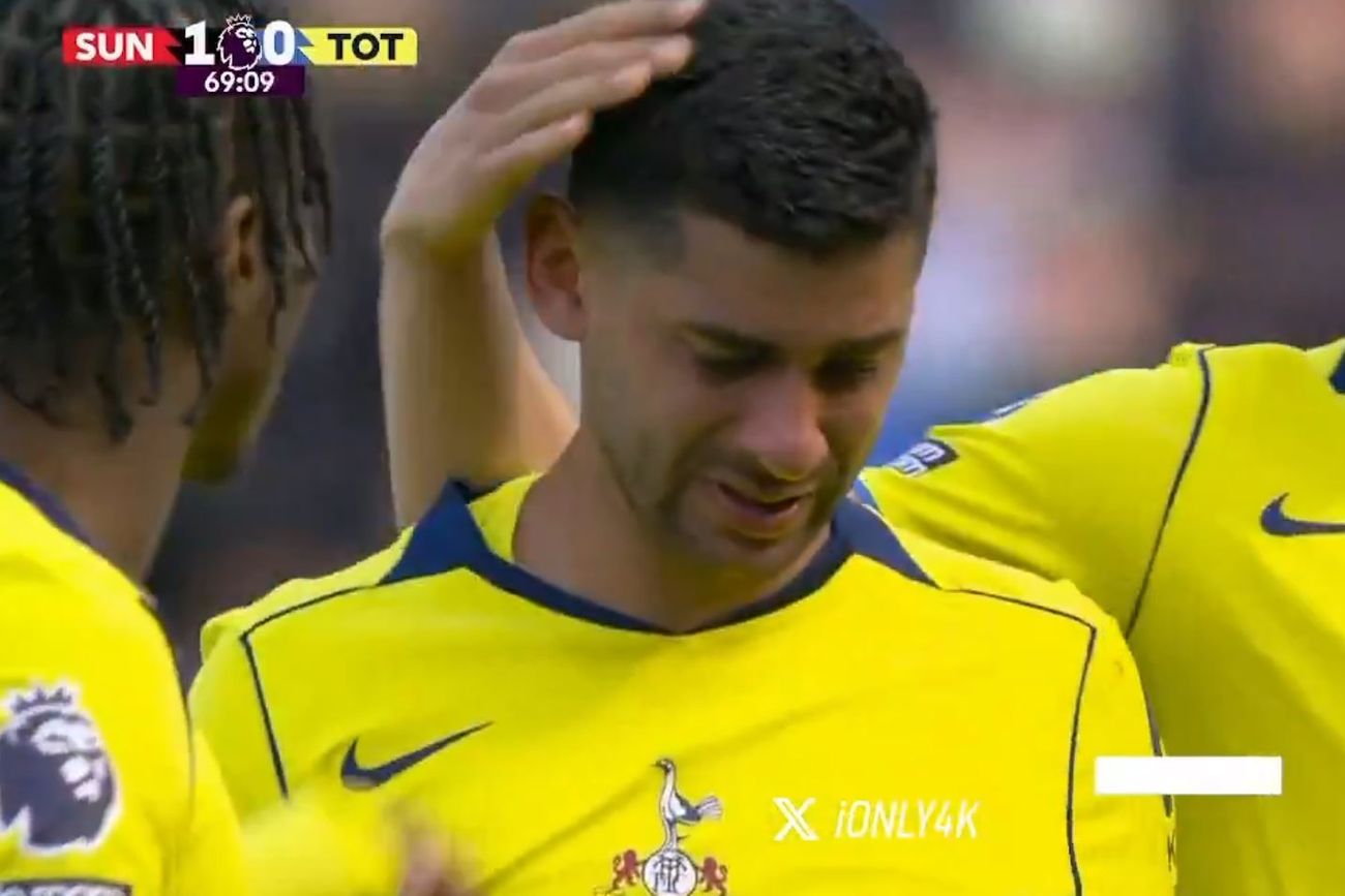 Cristian Romero se fue lesionado en el partido de Tottenham. 