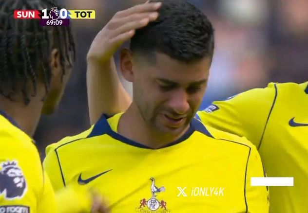 Cristian Romero se fue lesionado en el partido de Tottenham.