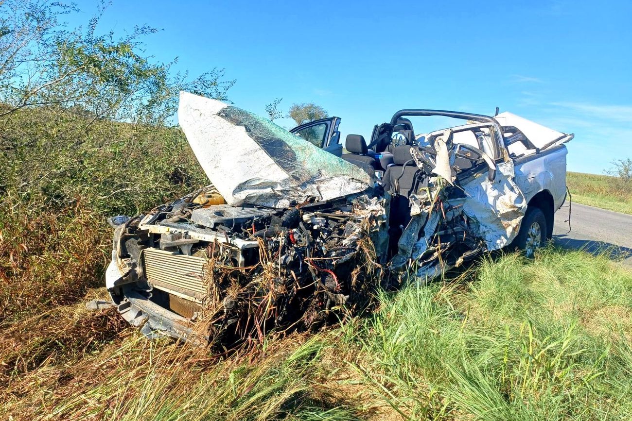 Un muerto y cinco heridos tras un choque de una camioneta y una ambulancia en la ruta 35, cerca de Vicuña Mackenna. 