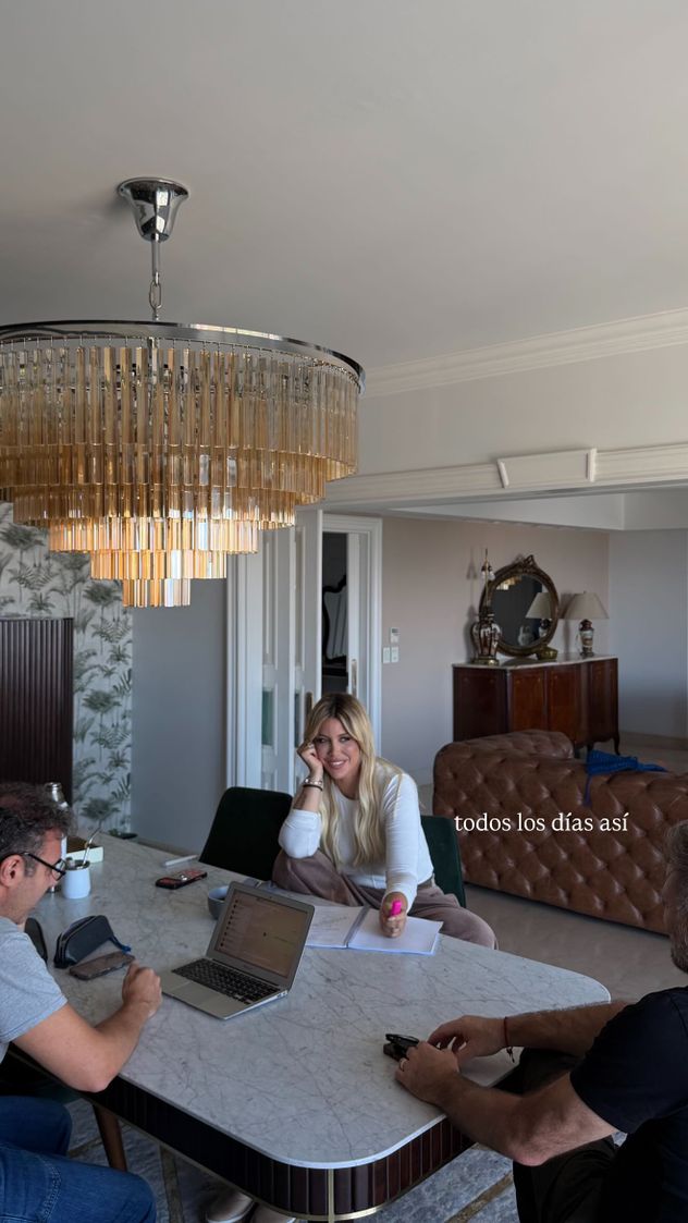 Wanda Nara trabajando en su nuevo proyecto.