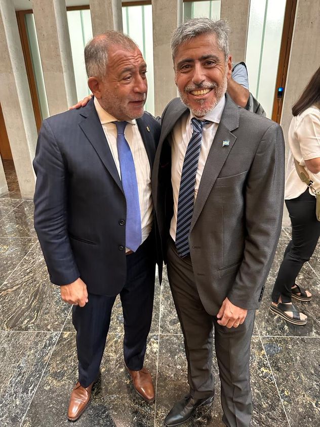 Luis Juez y Juan Pablo Quinteros, en Tribunales. La imagen es 2021.