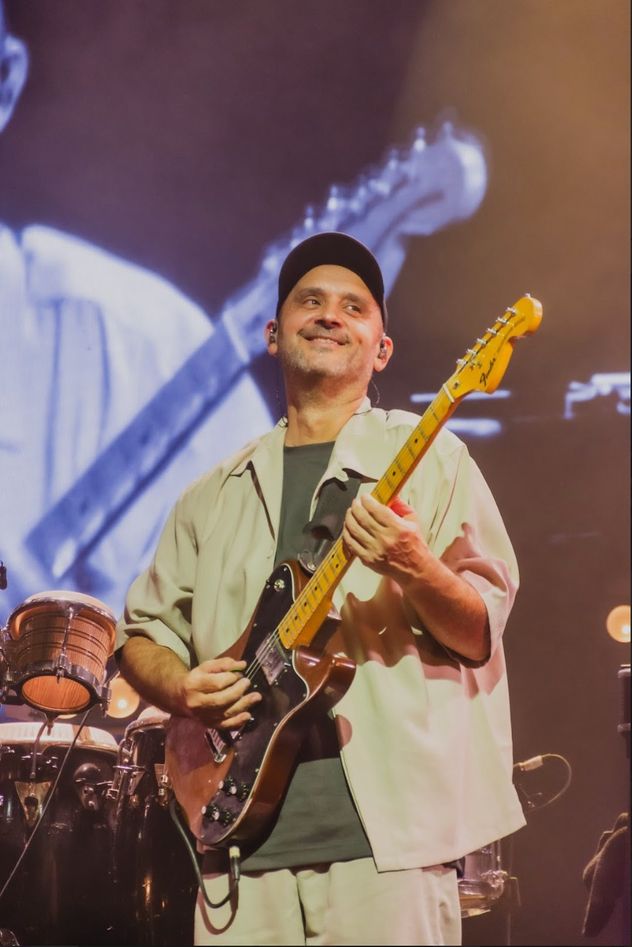 Vicent “Huma” Miñana, en el concierto de Jorge Drexler en Quality Arena. (Gentileza Andrea Zana)