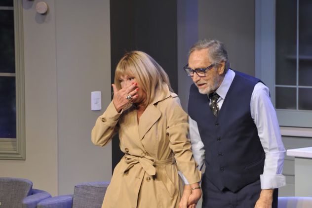 Luis Brandoni y Soledad Silveyra en la obra "¿Quién es quién?".