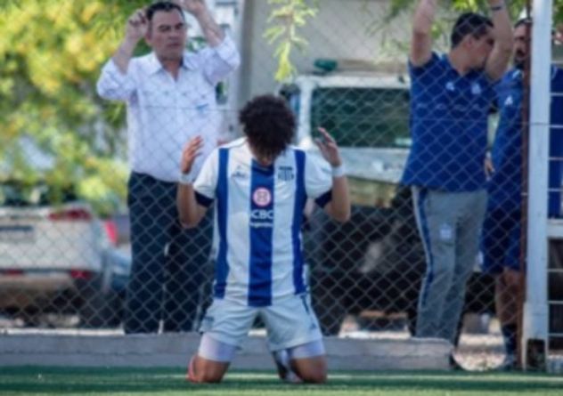 Festejo, al cielo. Bautista Ojeda tiene una dedicatoria especial en cada gol. Lo que extraña a su madre.  