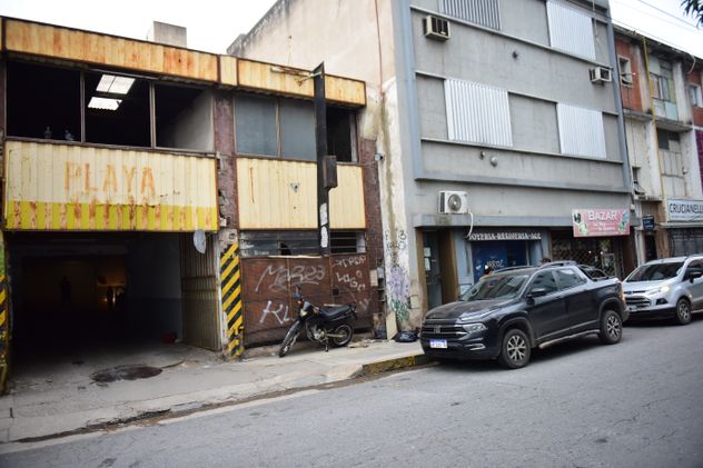 Boquete: se llevaron una caja fuerte llena de joyas y oro por un hueco en una pared de una playa de estacionamiento. (Javier Ferreyra)