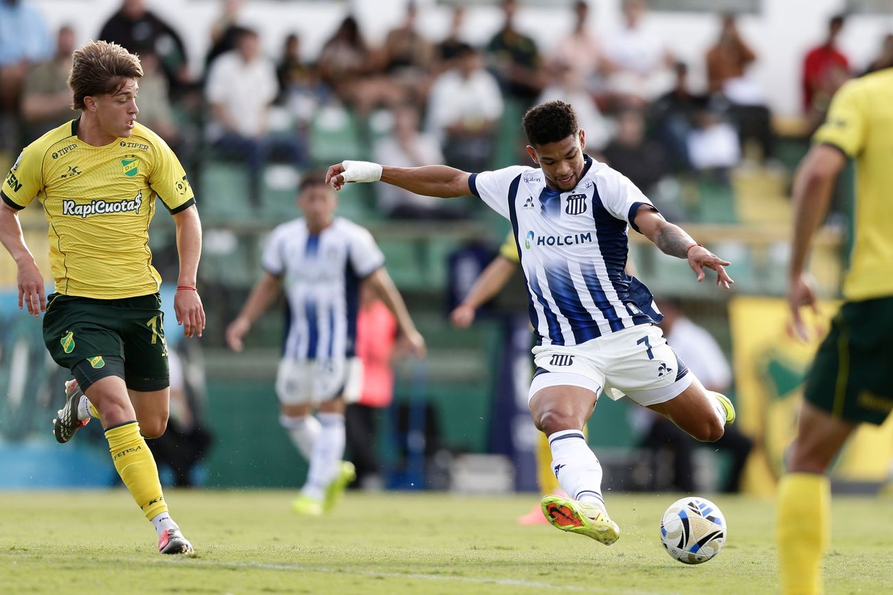 Diego Valoyes, delantero de Talleres en la visita a Defensa y Justicia en el Apertura 2026. 
