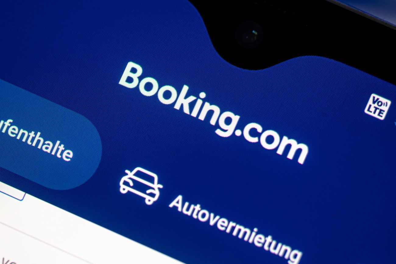 Booking.com sufrió un ciberataque que expuso datos de reservas de clientes.