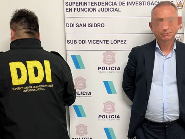 Detenido. Alejandro Muszak, cuando cayó detenido en Vicente López, provincia de Buenos Aires. (Vía País)