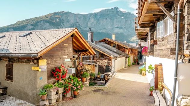 Un pueblo europeo busca habitantes y paga miles de euros: qué condiciones pide.