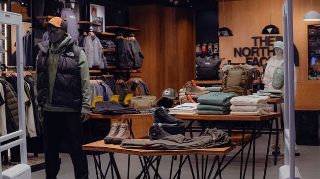 The North Face inaugura una tienda y presenta su última colección.
