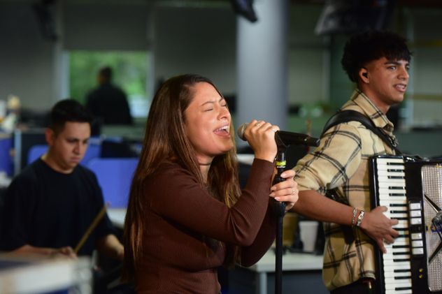 Valentina Márquez, cantante, en el ciclo Micro Abierto en la redacción de La Voz.