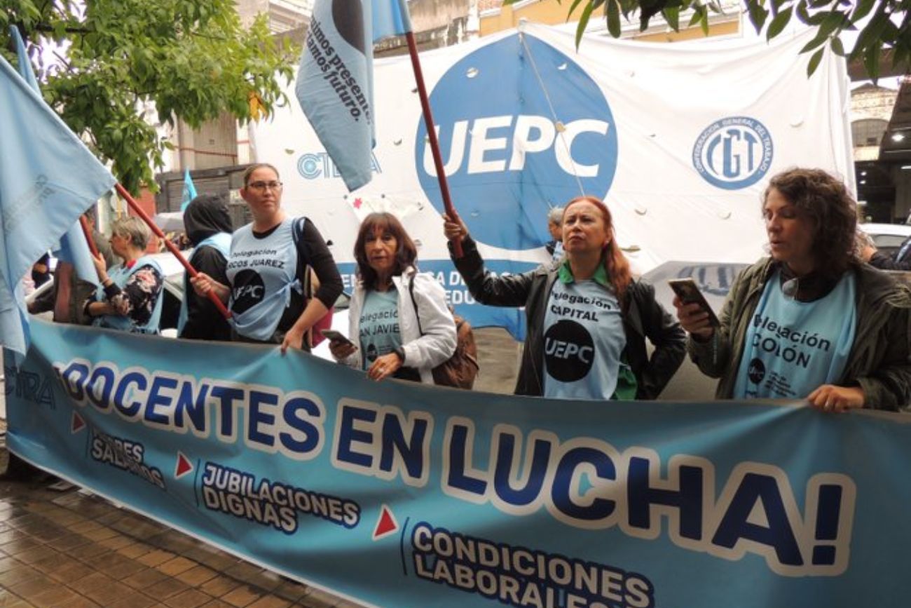 Según la UEPC, Llaryora ofertó un piso de aumento del 40% para todo el 2026