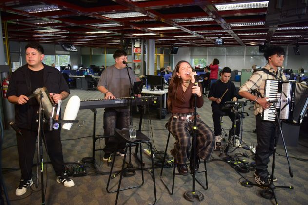 Valentina Márquez, cantante, en el ciclo Micro Abierto en la redacción de La Voz.