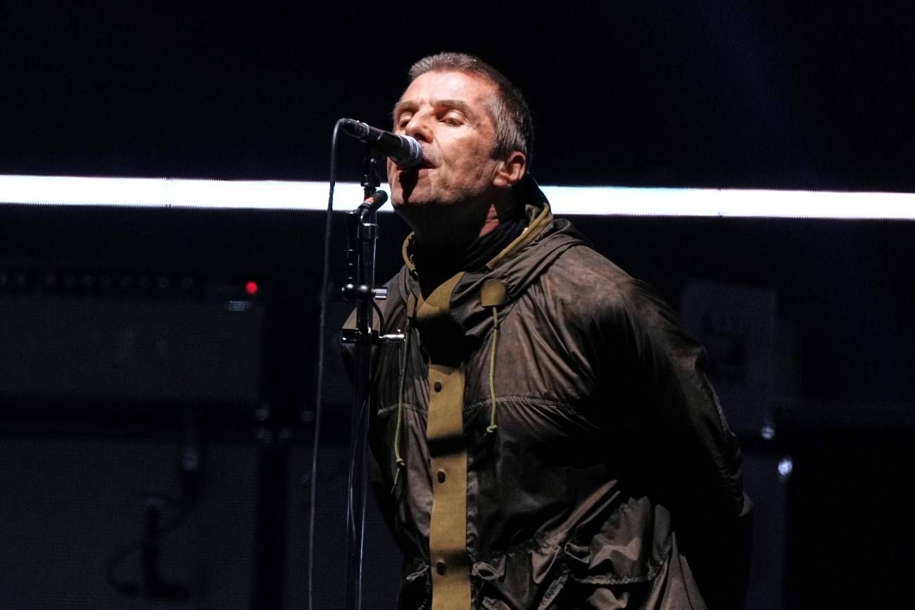 Liam Gallagher, en vivo y con su pose característica. (AP)