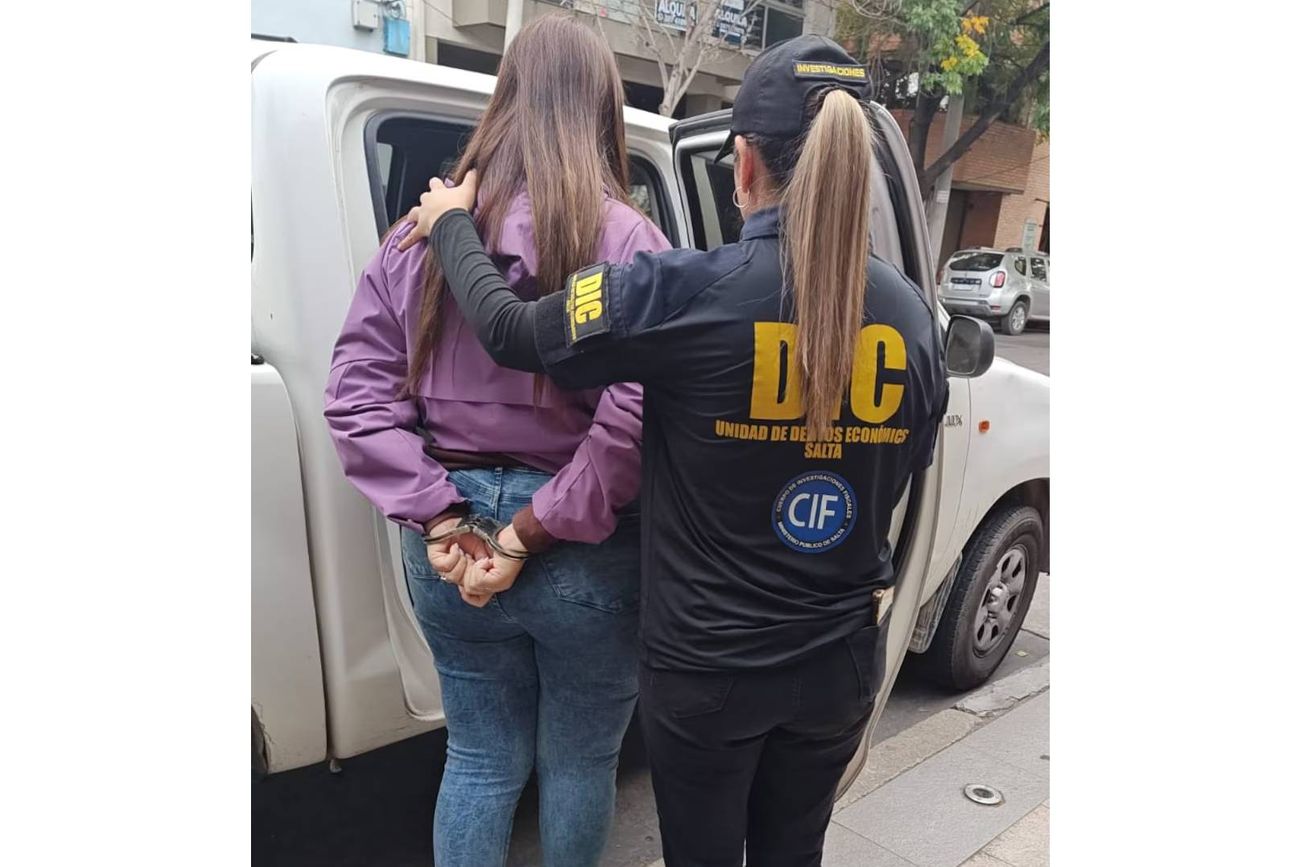 Detuvieron a una empleada por validar 3.477 aptos médicos truchos para licencias profesionales de conducir