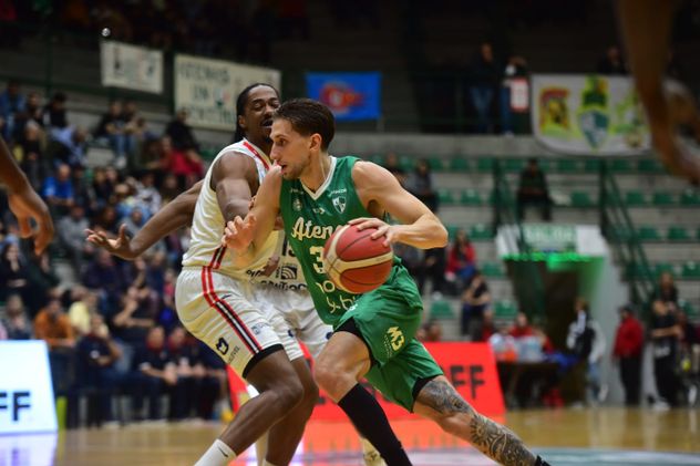 Tomás Cavallero jugó su último partido en Atenas ante Quimsa, el martes en barrio General Bustos.,
