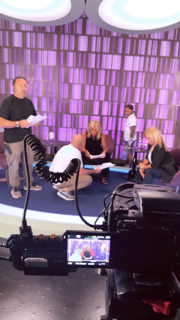 Yanina Latorre rodando las escenas de Triángulo amoroso.