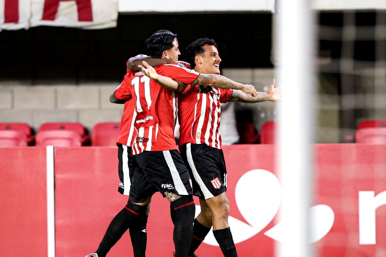 Estudiantes de La Plata por Copa Libertadores.