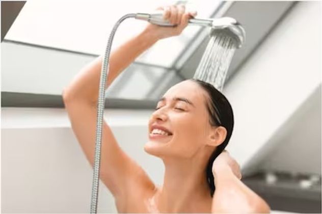 Por qué bañarse con agua fría puede mejorar tu humor en pocos minutos.