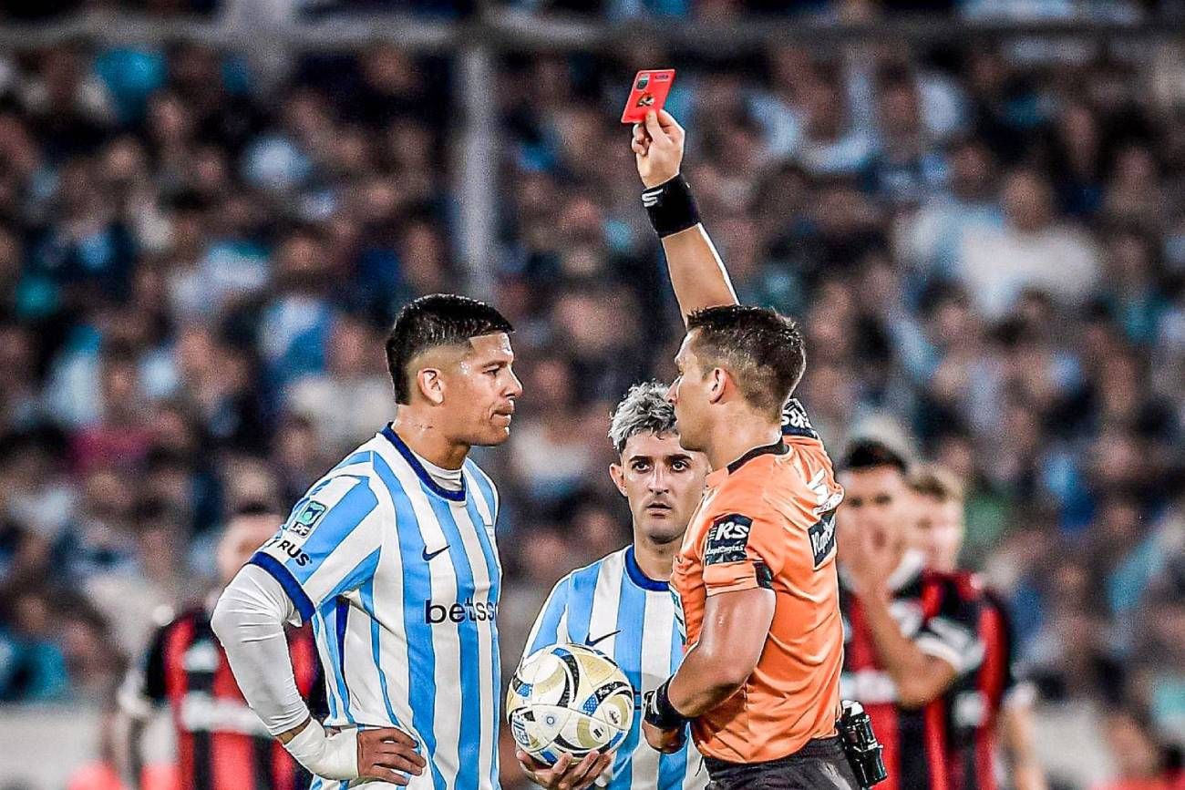 Marcos Rojo fue expulsado ante River.
