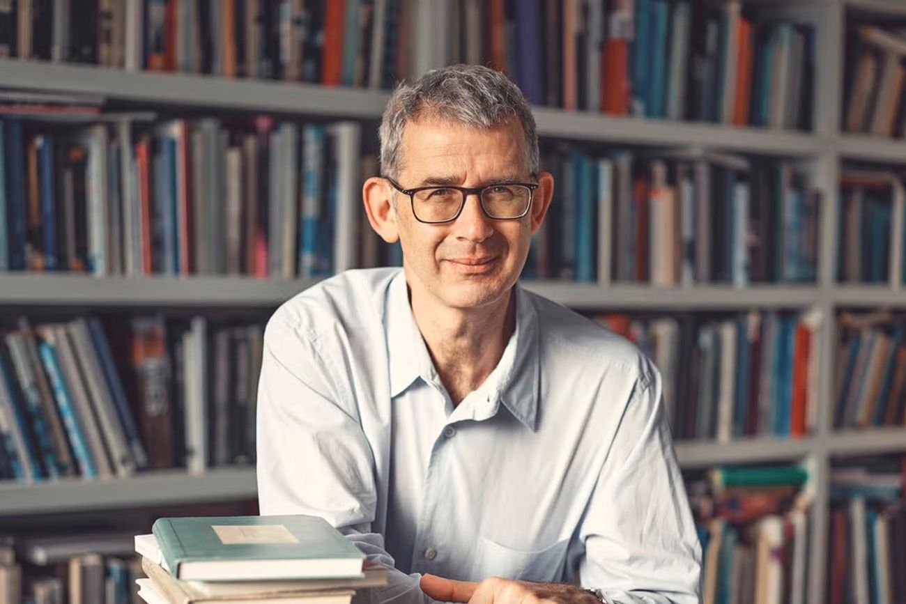 Edmund de Waal escritor y ceramista autos de La libre con ojos de ámbar. 
