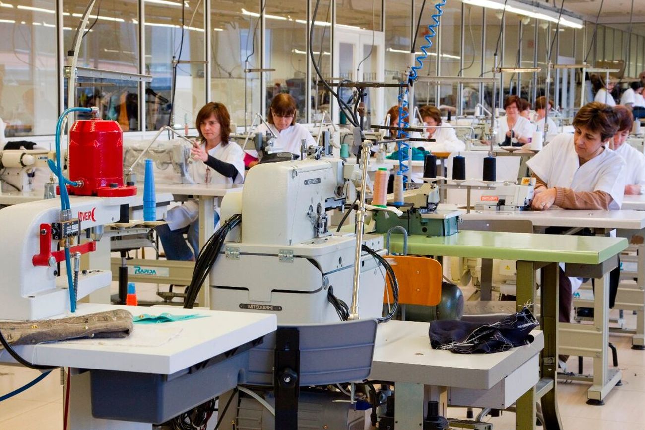 La industria nacional de la indumentaria quedó en crisis con la apertura de la importación. (La Voz/Archivo)