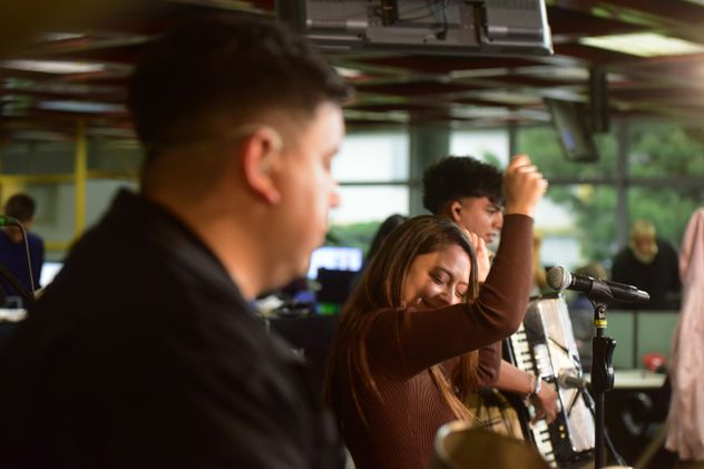 Valentina Márquez, cantante, en el ciclo Micro Abierto en la redacción de La Voz.