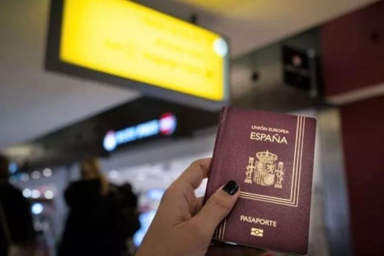 España regulariza a 500 mil inmigrantes