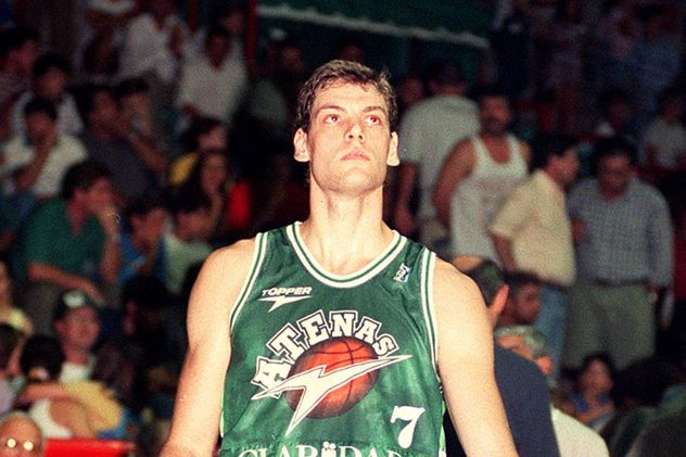 Fabricio Oberto vistiendo la camiseta de Atenas. (Archivo)