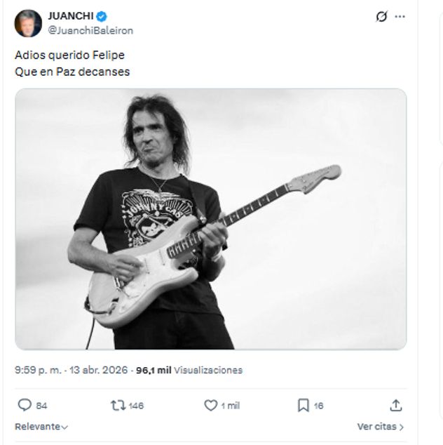 Los músicos despiden a Felipe Staiti.