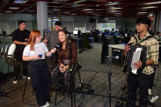 Valentina Márquez, cantante, en el ciclo Micro Abierto en la redacción de La Voz.