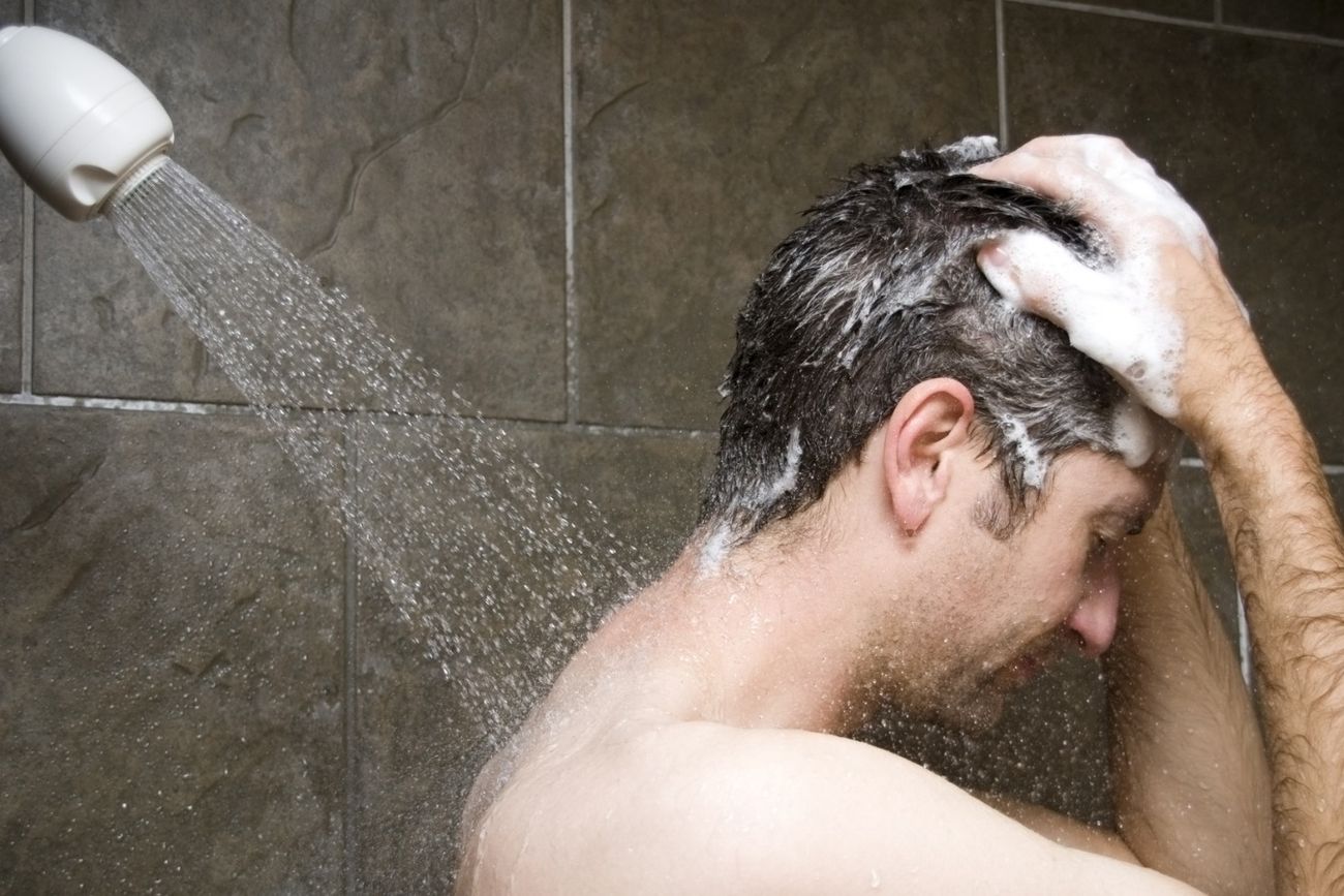 Por qué bañarse con agua fría puede mejorar tu humor en pocos minutos.