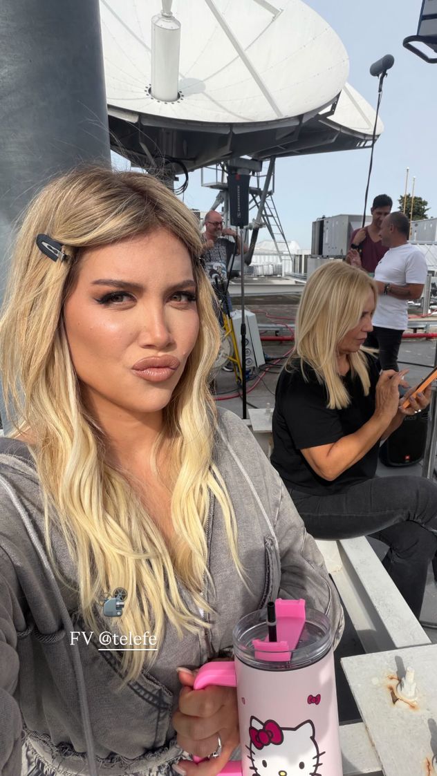 Wanda Nara y su madre Nora Colosimo en el estudio.