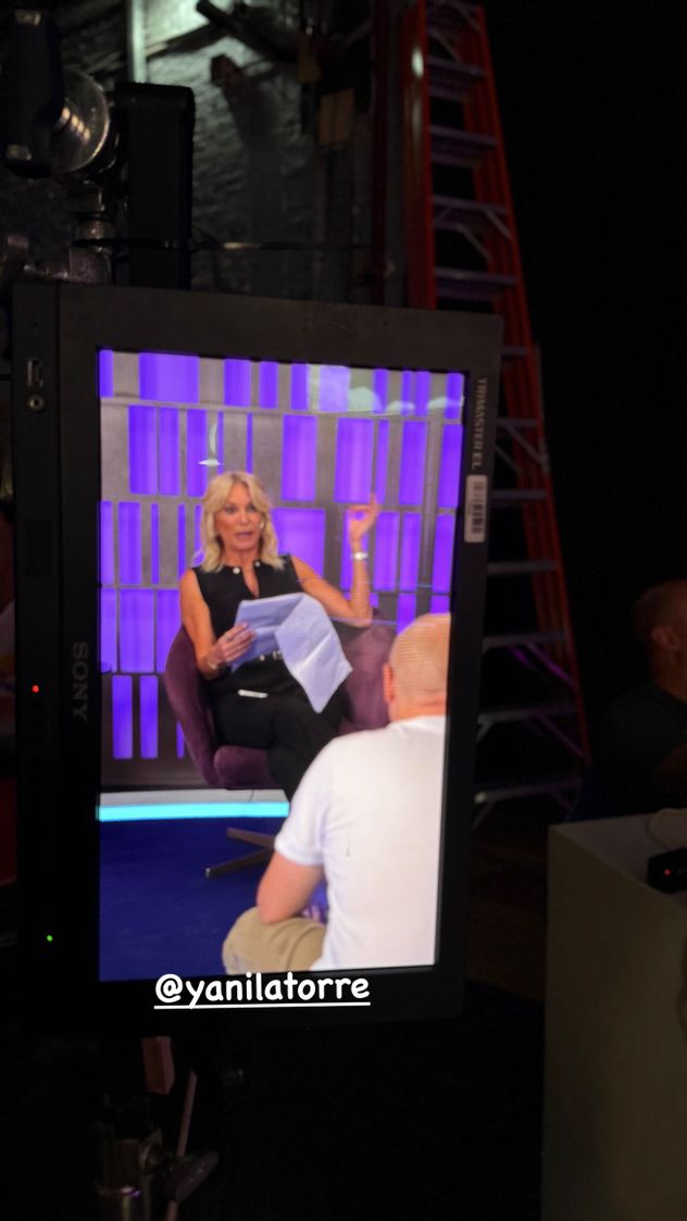 Yanina Latorre interpreta a una conductora de un programa de chimentos.